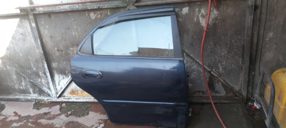 Mazda familia sağ arka kapı
