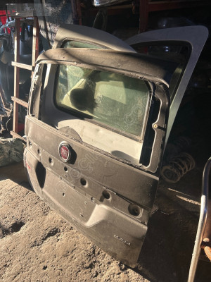 Fiat Doblo bagaj kapağı