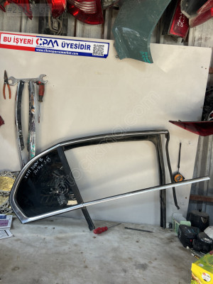 2011 Skoda süper b çıkma arka sağ kelebek camı