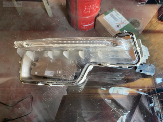 VOLVO V60 SAĞ ÖN GÜNDÜZ FARI 2010/2017 89209721 31420239