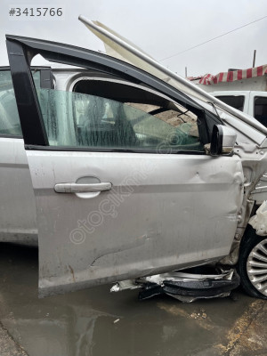 Ford Focus 2.5 sağ ön kapı çıkma orijinal az hasarlı