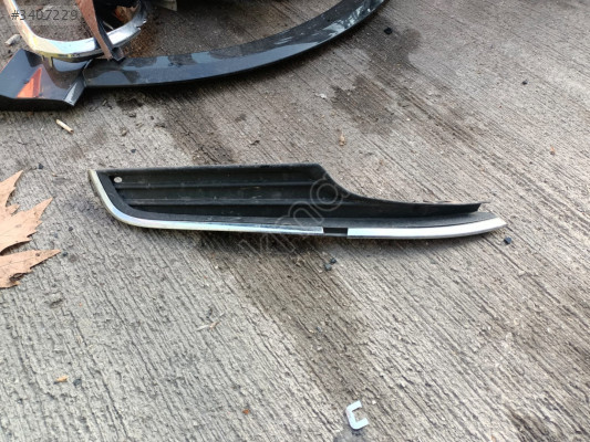 VOLKSWAGEN GOLF 7 ÖN TAMPON SAĞ ALT IZGARASI 560853666A