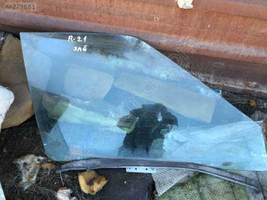 Renault 21 Sağ Ön Kapı Camı