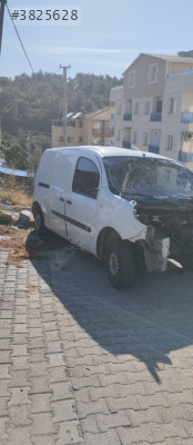 2015 Kangoo Maxi epey hasarlı