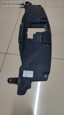 Toyota Hilux ön panel panjur üst kaplama plastiği