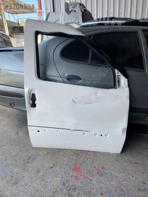 Fiat Doblo orijinal çıkma temiz sağ ön kapı