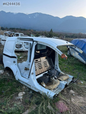 COURİER SAĞ ARKA ÇAMURLUK AKİL  YAMAN OTOMOTİV