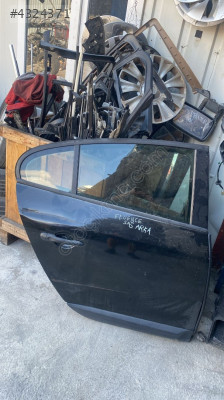 RENAULT FLUENCE SAĞ ARKA KAPI OTO FEDAİ