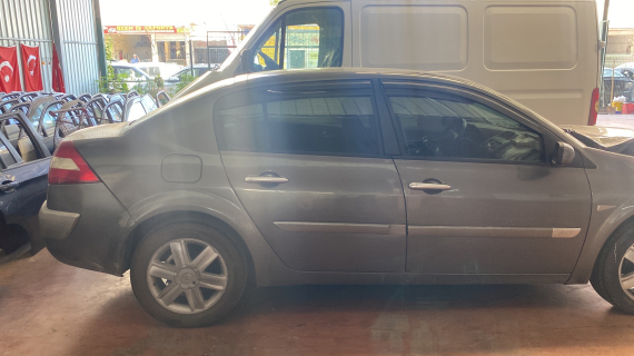 RENAULT MEGANE 2 SAĞ ARKA KAPI