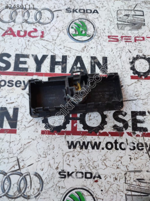 3G0863916 Passat b8 arka koltuk çakmaklık