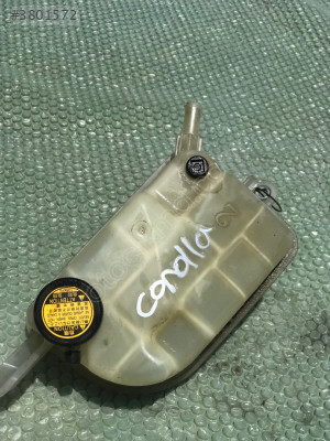 Toyota Corolla  Yedek Su Deposu