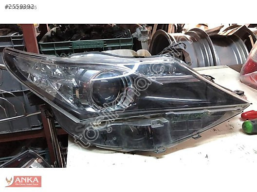 TOYOTA AURİS ÇIKMA SAĞ FAR