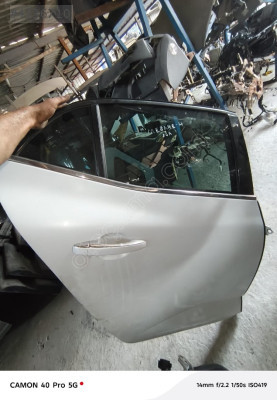 RENAULT MEGANE4 SAĞ ARKA KAPI OTO FEDAİ
