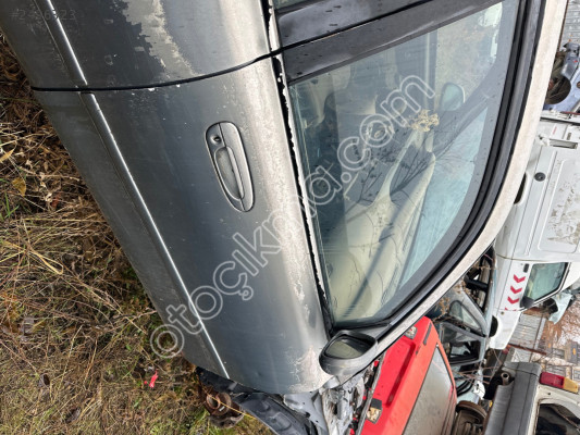 Mazda 929 sağ ön kapı çıkma orijinal