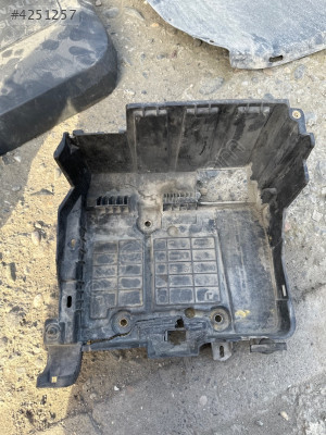 Renault megane ıı 2 akü bağlantı kutusu akü altlığı