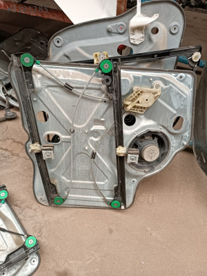 Volkswagen Transporter T7 sağ ön cam kirikosu