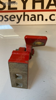 13180565 Opel Corsa D 2012 sol ön kapı üst menteşesi