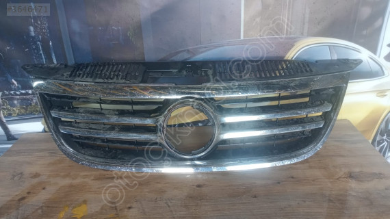 VW Tiguan Orjinal Çıkma Ön Panjur Parçası