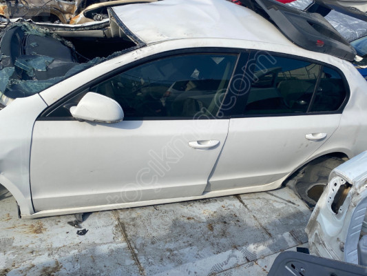 SKODA SUPERB SOL ÖN KAPI