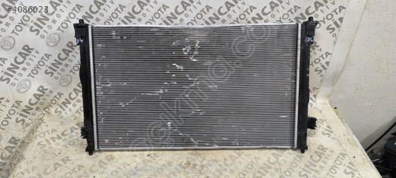 SİNCAR OTO'DAN TOYOTA HİLUX 2.8 SU RADYATÖRÜ ÇIKMA ORJİNAL,