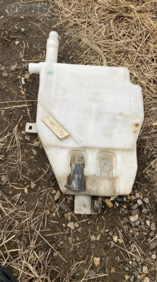 Mahindra silecek su bidonu