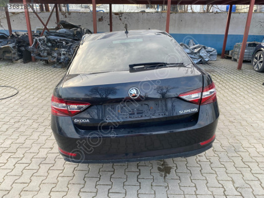 SKODA SUPERB 2018 SİYAH BAGAJ KAPAĞI SÖKME ORJINAL