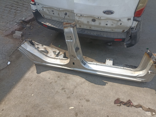 Ford Focus 2 Sağ Marşbiyel Kesme