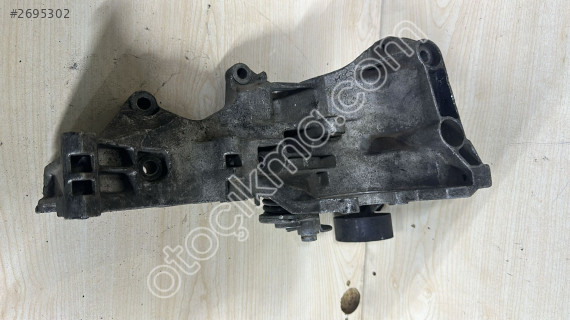 AUDİ A4 B7 A6 2.0 TDİ KLİMA VE ALTERNATÖR BAĞLANTI AYAĞI BRAKETİ