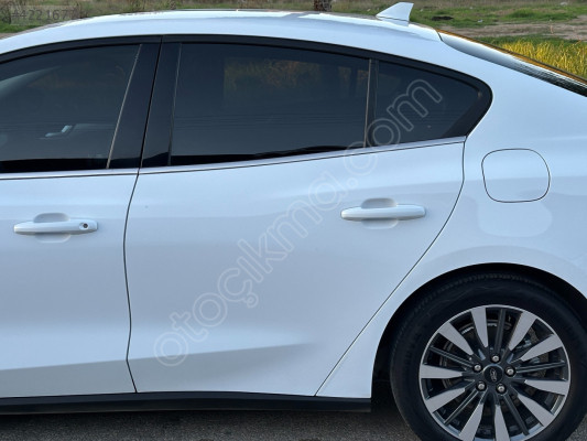 FORD FOCUS SOL ARKA KAPI ( BEYAZ - HATASIZ )