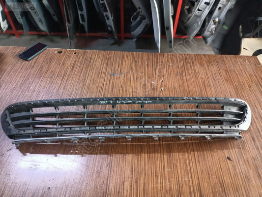 VOLKSWAGEN GOLF 7 ÖN TAMPON ORTA IZGARA 5G0853677