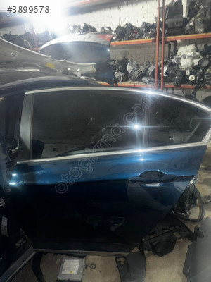 VOLKSWAGEN PASSAT B8.5  SOL ARKA KAPI