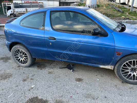 Renault megane 1 sağ kapı orjinal çıkma parça