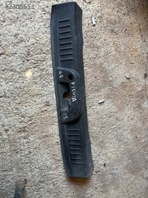 FORD FİESTA BAGAJ PANEL İÇ BRAKETİ 8A61B40352