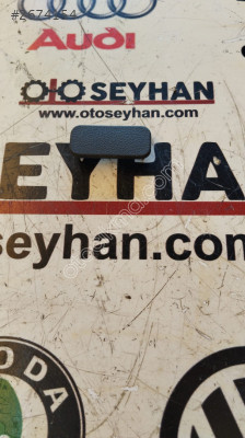 5E4867011 Skoda Octavia 2021 sağ ön kapı kartonu vida kapağı