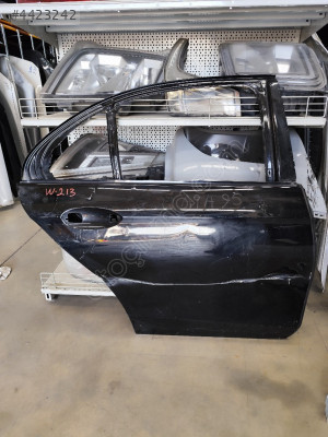 MERCEDES W213 E SERİ SAĞ ARKA KAPI