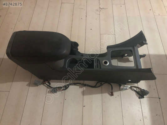 FORD FOCUS ARA KONSOL ORJİNAL TESİSATLI