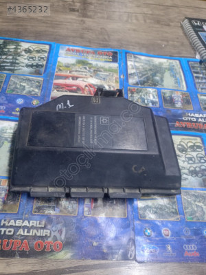 Renault Megane 1 motor içi Role kutusu kapağı