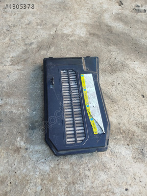 Audi Q7 akü üst kapağı