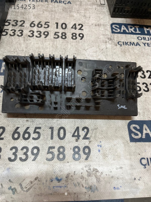 ÇIKMA AUDI 80 443941822 SİGORTA KUTUSU