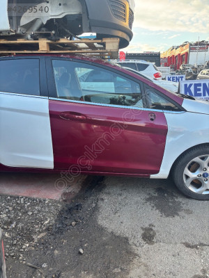 FORD FIESTA SAĞ ÖN KAPI KIRIMIZI RENK ORJİNAL