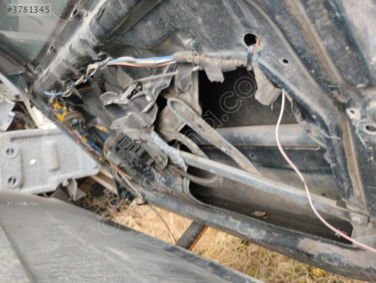 E36 sağ kapı cam krikosu