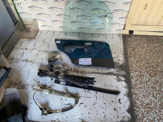 FİAT PALİO SOL ARKA KAPI CAM KRİKOSU ORJİNAL ÇIKMA MANUEL