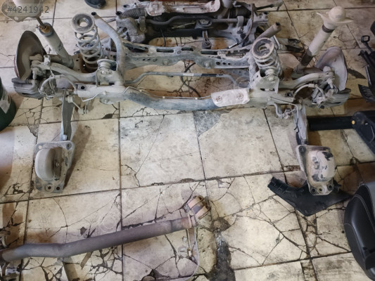 Jetta arka dingil dolu