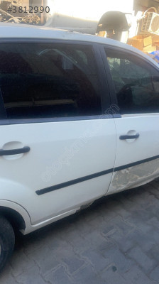 Ford Fiesta sağ arka kapı