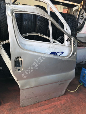 Trafic vivaro sağ ön kapı çıkma ORJİNAL