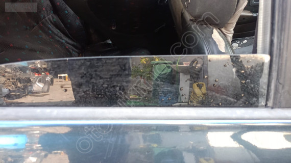 hyundai accent sağ arka  kapı camı