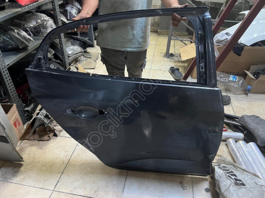 RENAULT MEGAN 4 FÜME RENK SAĞ ARKA KAPI ORJINAL LOKALLİK
