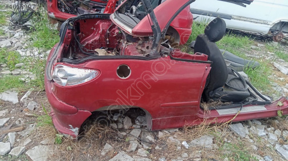 Pejo 206 CC sağ arka çamurluk kesme yedek parça