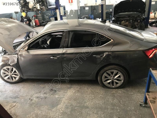 SKODA OCTAVİA 2020 2024 SOL TAŞIYICI DOLU 5Q0407255S