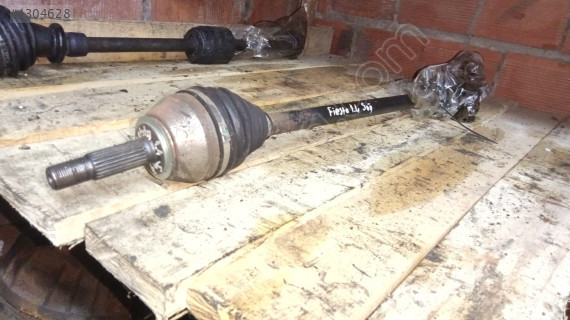 Ford Fiesta 1.4 benzi li sağ akis